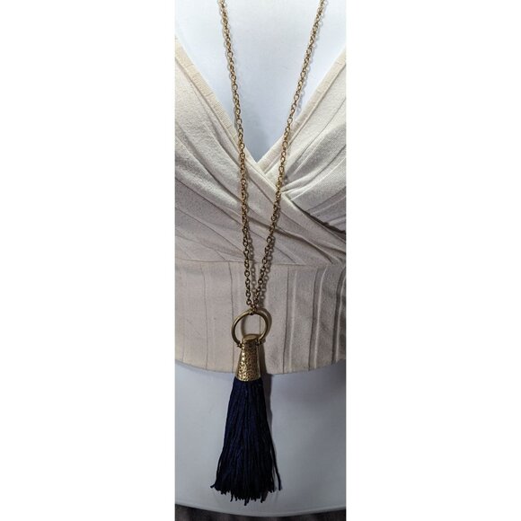 Hammered Gold Tone Tassel Pendant Necklace With Blue Tassel - Picture 3 of 6